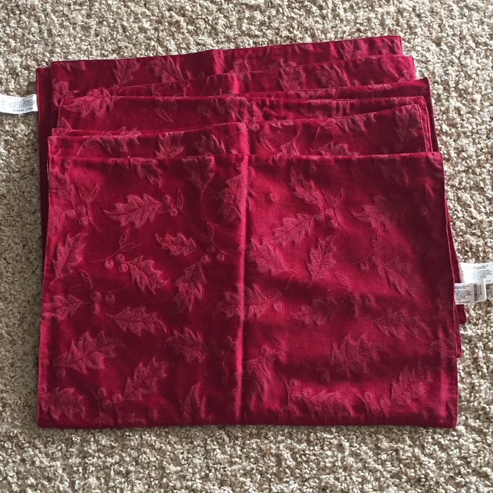 Eight placemats